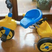 Robusto triciclo Rolly Toys