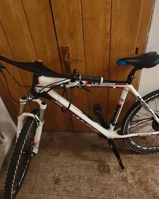 bici MTB Whistle Huron 148 con telaio in carbonio 