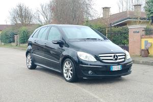 MERCEDES/BENZ/CLASSEB180  ADATTA PER NUOVI PATENTA