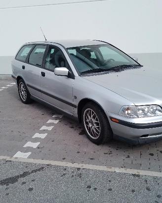 Volvo V40 per ricambi più ruote in lega V20