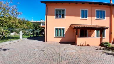 Casa indipendente terra cielo con ampio giardino -