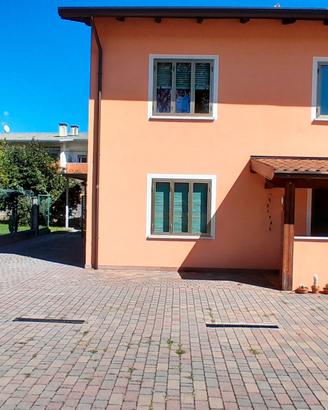 Casa indipendente terra cielo con ampio giardino -