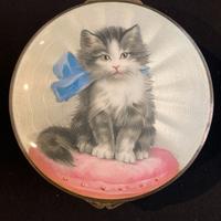 Antico porta pillole con gatto in smalto guilloche