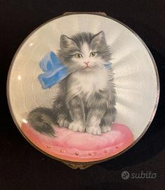 Antico porta pillole con gatto in smalto guilloche
