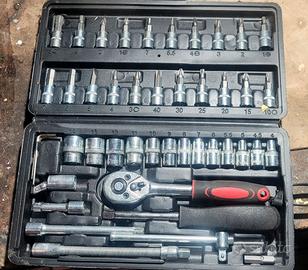 Set chiavi a bussola 46 pezzi con bit e cricchetto