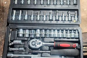 Set chiavi a bussola 46 pezzi con bit e cricchetto