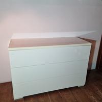 Cassettiera bianca in legno