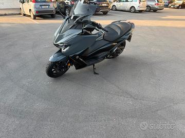 Yamaha T max tech 560