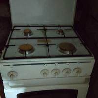 Cucina a gas 4 fuochi più forno De longhi nuova