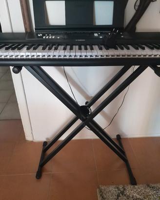 yamaha tastiera  ez 220
