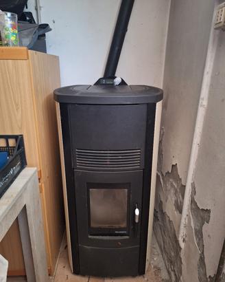 stufa a pellet  di 12kg
