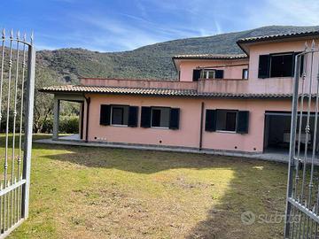 Appartamento di 122 m² con 5 locali e posto auto a