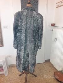 Pelliccia di persiano grigio