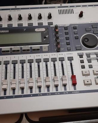 Audio workstation YAMAHA AV1600 mixer digitale
