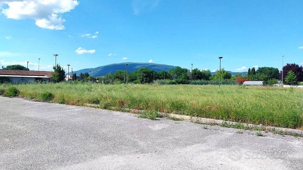 Terreno di 700 m² a Foligno - Vista 3