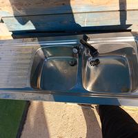 lavabo in acciaio a due vasche