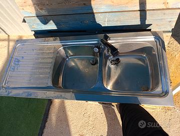 lavabo in acciaio a due vasche