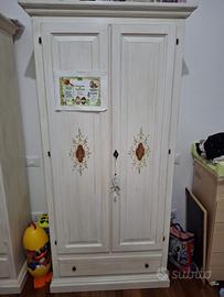 Coppia di armadi dipinti a mano