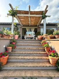 Gioiello Mediterraneo nel verde