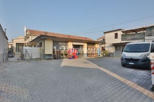 Comodo locale/deposito in posizione servita