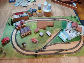 Plastico trenini con accessori 