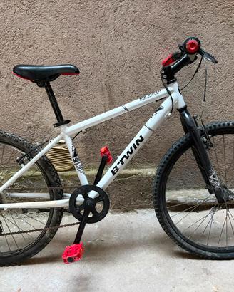 Bicicletta BTwin Rockrider 300 da 24 pollici