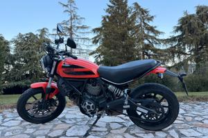 Moto Ducati Scrambler Sixty2