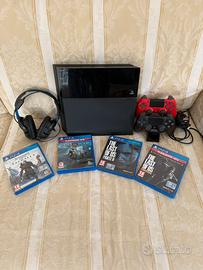 Playstation 4 con 4 giochi, 2 joystick e cuffie