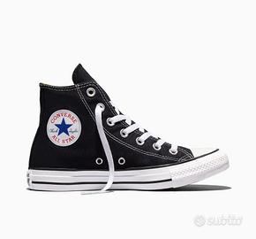 Converse Black n. 39.