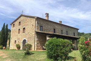 Rustico / Casale di 530 m² con più di 5 locali a C