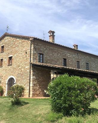 Rustico / Casale di 530 m² con più di 5 locali a C
