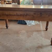 Tavolo di antiquariato