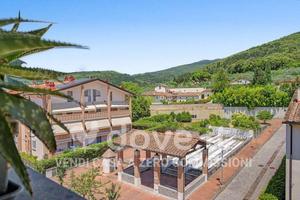 Appartamento di 100 m² con 5 locali a Sesto Fioren