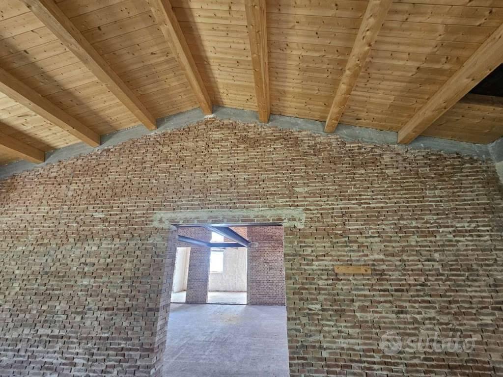 Rustico / Casale di 400 m² con più di 5 locali a P - Vista 3