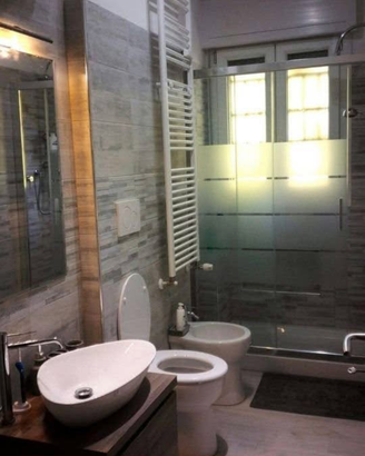 MONOLOCALE IN VIA CABOTO : 330 EURO PIU' SPESE