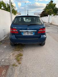 Mercedes B 180