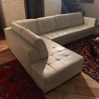 Divano bianco semi pelle