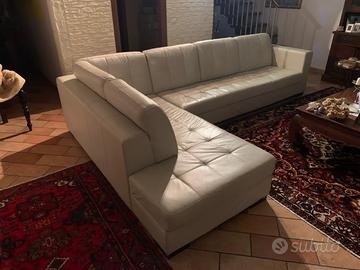Divano bianco semi pelle