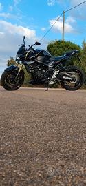 Suzuki GSR 750