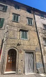 Palazzo / Stabile di 110 m² con 5 locali a Castel 