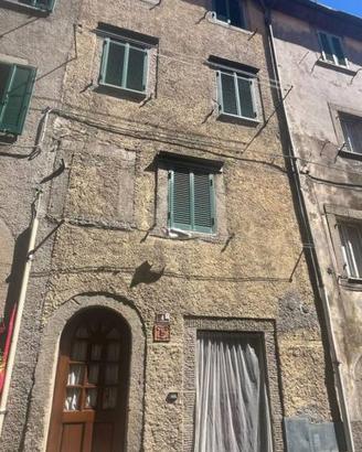 Palazzo / Stabile di 110 m² con 5 locali a Castel 