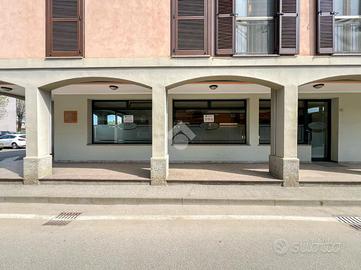 NEGOZIO A MOSCAZZANO