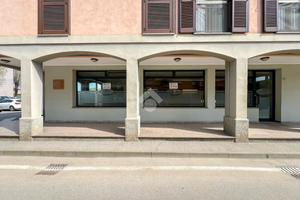 NEGOZIO A MOSCAZZANO