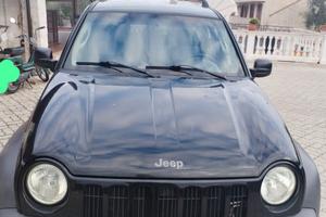 auto jeep Cherokee 2002 scritta all'automotoclub 