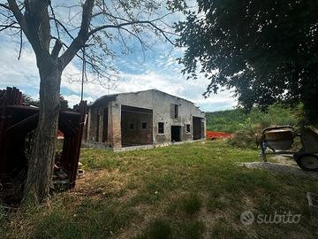 Rustico da ristrutturare su terreno di 3.000mq