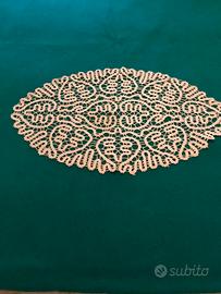 Particolsre centrino lavorato a tombolo