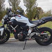 Moto Yamaha MT 07 