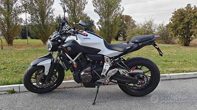Moto Yamaha MT 07 