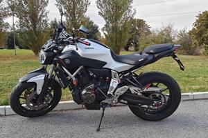Moto Yamaha MT 07 