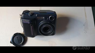 MACCHINA FOTOGRAFICA VINTAGE - NIKON COOLPIX 880